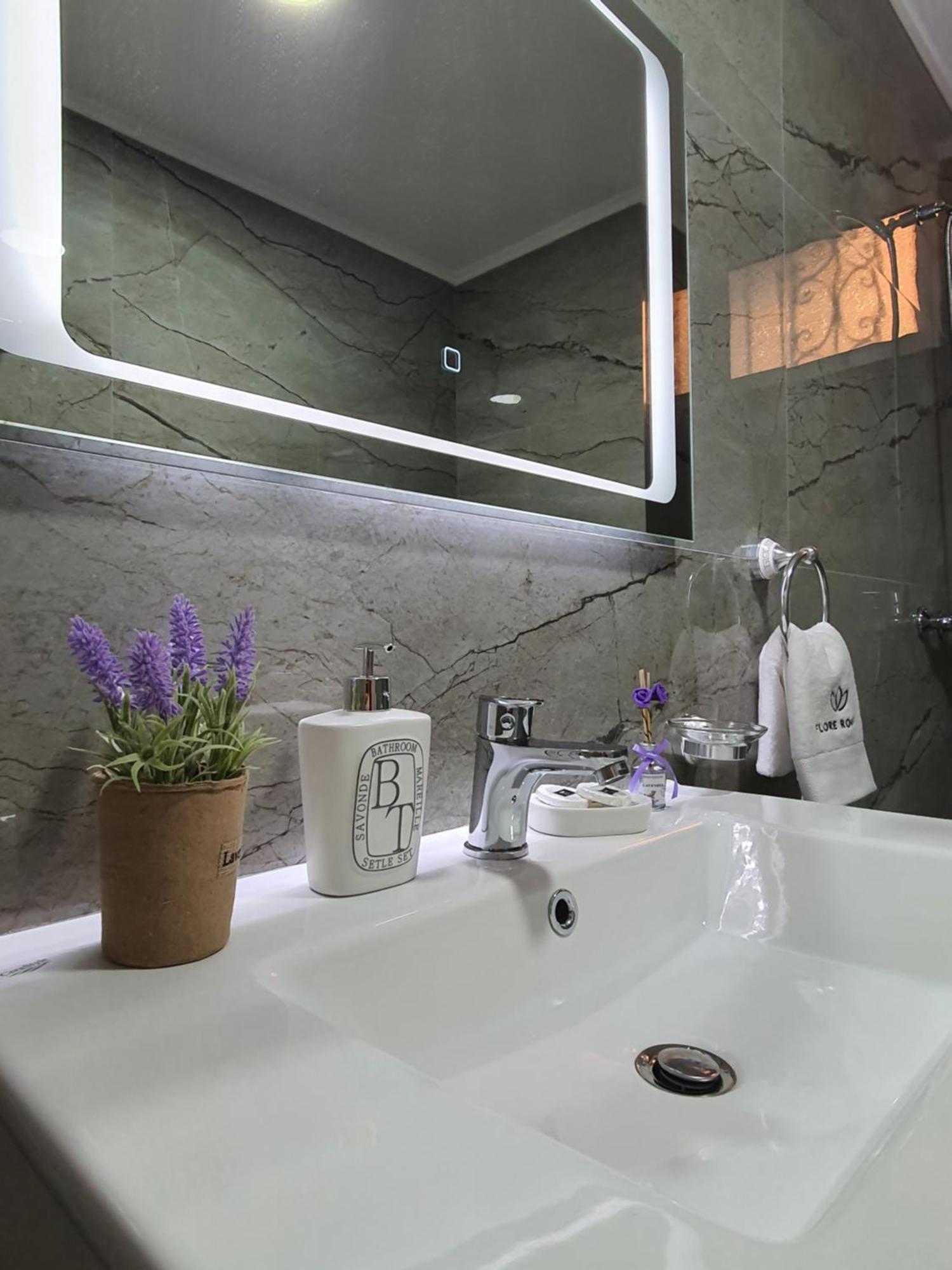 Flore Rooms Sarandë Rom bilde